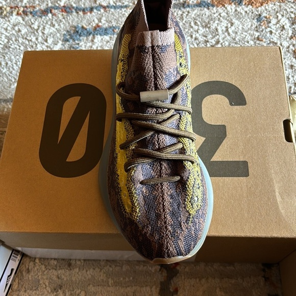 Yeezy Boost 380. US 8 1/2. BRAND NEW, in original box. - Picture 5 of 7